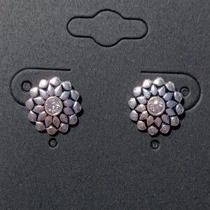 Cute! Silver Flower Post Earrings